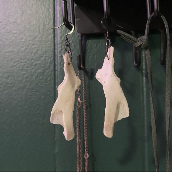 Possum Skull Fragments Earrings - Picture 7 of 7